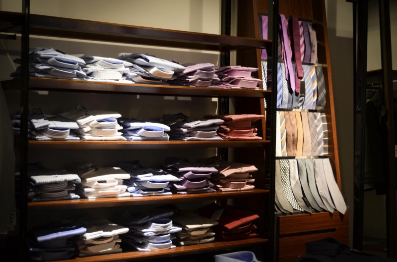 vitrine-MANDELIEU LA NAPOULE-min_shirts_exhibition_shop_shopping_shelf_buy_business_clothing-940715